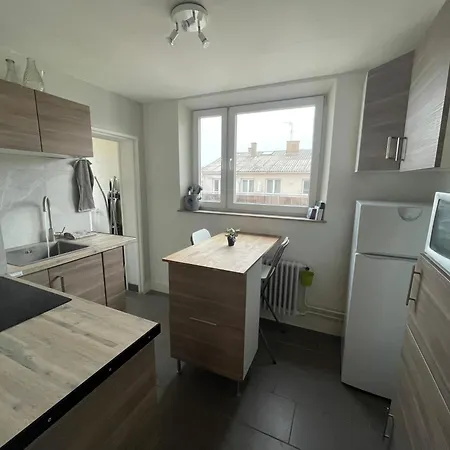 Apartament #6 : 2 Pieces Dernier Etage Tres Calme 40m2 *
