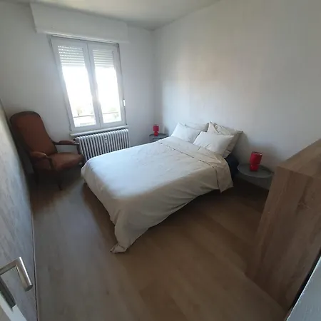 Apartament #6 : 2 Pieces Dernier Etage Tres Calme 40m2 *
